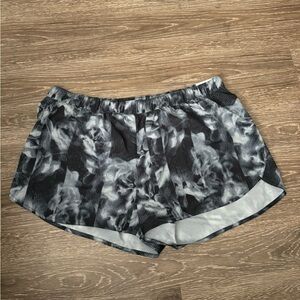 Running shorts 🤍🖤